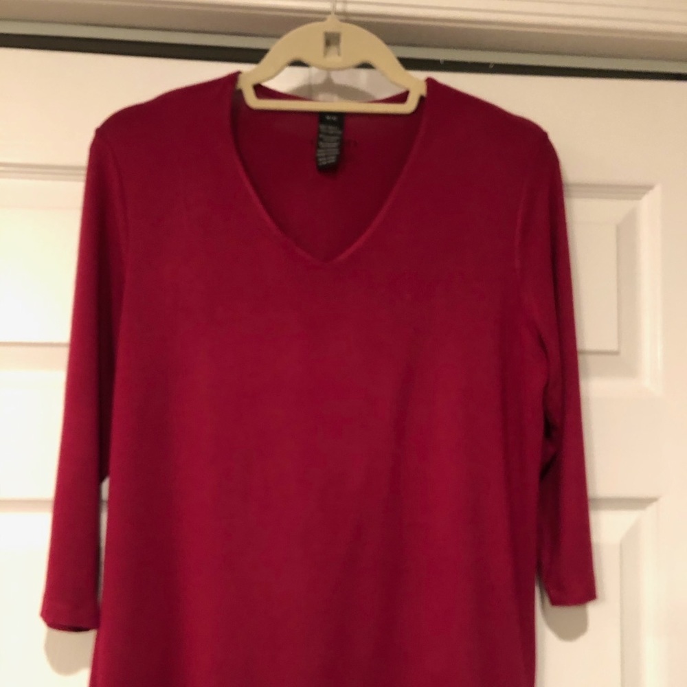Women’s v neck top